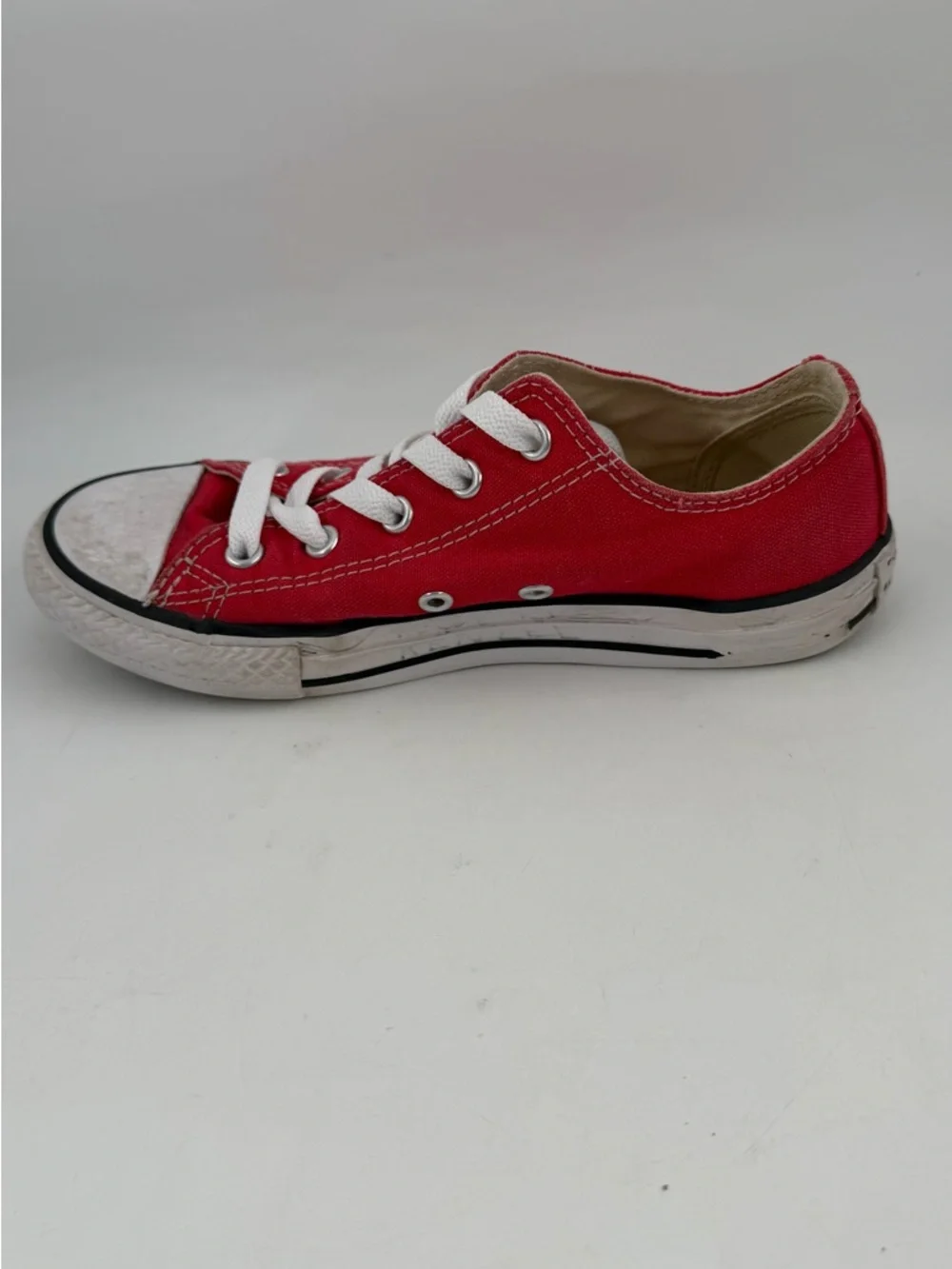 Converse Boy’s CTAS Red - SZ 1- Canvas Low Top Shoes Sneakers